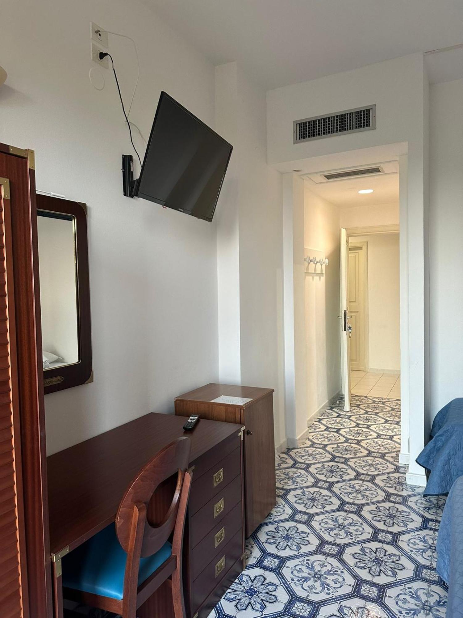 Hotel America