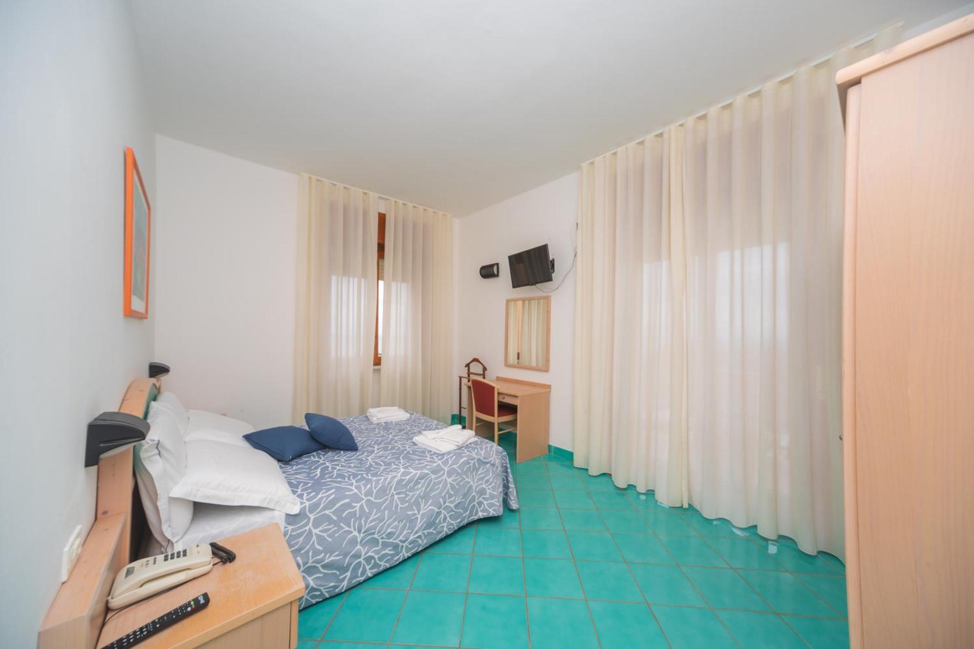 America Hotel 4*