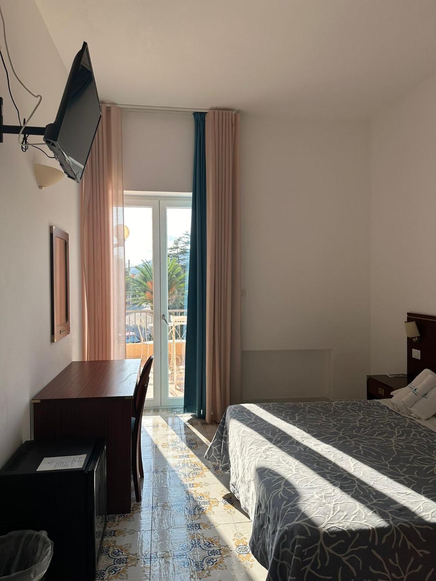 Hotel America