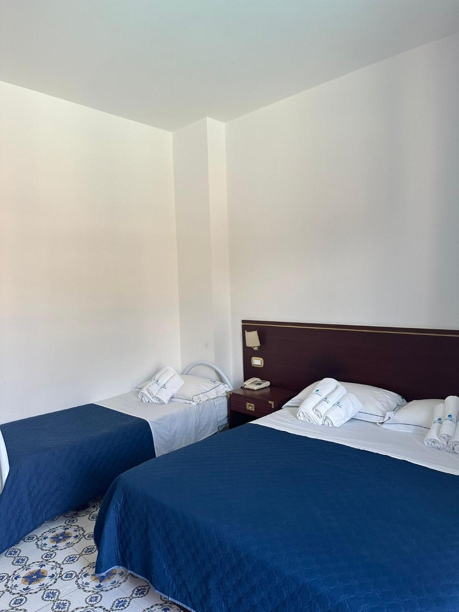 America Hotel 4*